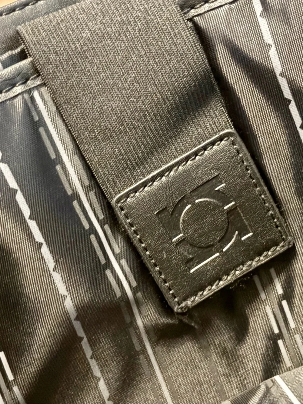 Kenneth Cole Reaction Laptop Computer Case/Bag with Sox Logo Embossed